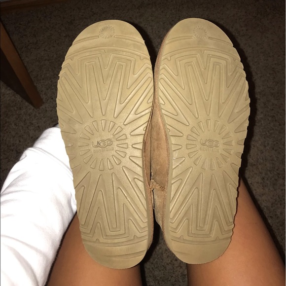 Triple bailey button chestnut colored ugg boots - Picture 4 of 5